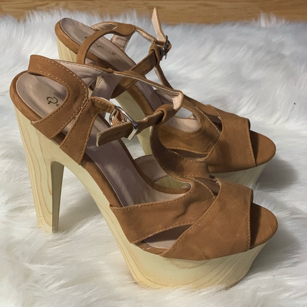High heel sandals